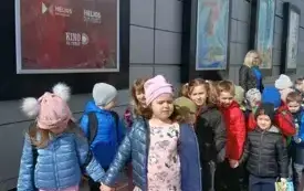 Wyjazd przedszkolak&oacute;w z Chybic do kina 4
