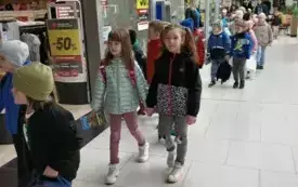 Wyjazd przedszkolak&oacute;w z Chybic do kina 5