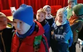 Wyjazd przedszkolak&oacute;w z Chybic do kina 10