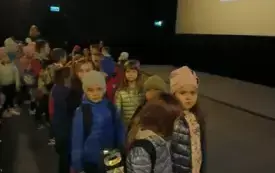 Wyjazd przedszkolak&oacute;w z Chybic do kina 13