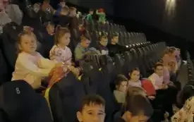 Wyjazd przedszkolak&oacute;w z Chybic do kina 16