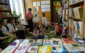Wizyta przedszkolak&oacute;w w bibliotece szkolnej 1