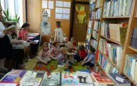 Wizyta przedszkolak&oacute;w w bibliotece szkolnej 4