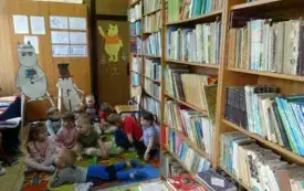 Wizyta przedszkolak&oacute;w w bibliotece szkolnej 5