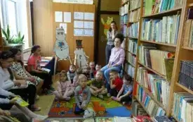 Wizyta przedszkolak&oacute;w w bibliotece szkolnej 10