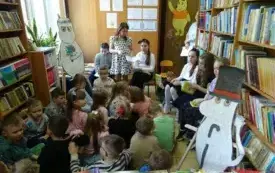 Wizyta przedszkolak&oacute;w w bibliotece szkolnej 13