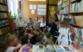 Wizyta przedszkolak&oacute;w w bibliotece szkolnej 18