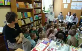 Wizyta przedszkolak&oacute;w w bibliotece szkolnej 20