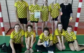 Szczypiornistki z Godowa mistrzami gminy Pawł&oacute;w! 1