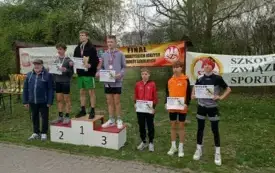 Medale uczni&oacute;w z Chybic na Mistrzostwach Wojew&oacute;dztwa w biegach przełajowych 1