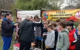 Medale uczni&oacute;w z Chybic na Mistrzostwach Wojew&oacute;dztwa w biegach przełajowych 5