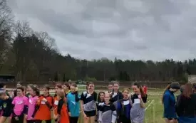 Medale uczni&oacute;w z Chybic na Mistrzostwach Wojew&oacute;dztwa w biegach przełajowych 9