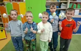 Tradycje wielkanocne w przedszkolu w Chybicach 27