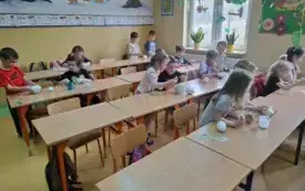 Tradycje wielkanocne w przedszkolu w Chybicach 30