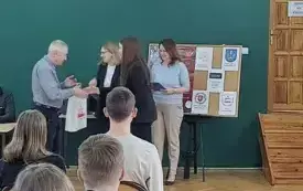 Wyr&oacute;żnienie dla Karoliny Murzyn z PSP w Godowie w finale Focus on English 1