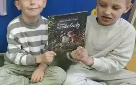 Światowy Dzień Książki w grupie 0 a i 0 b w PSP w Chybicach 16