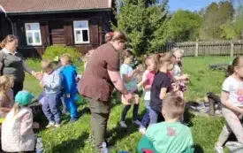 Wycieczka do lasu- sadzenie dęb&oacute;w. 3