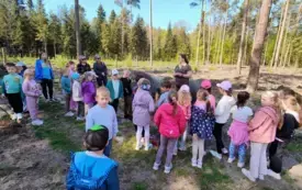 Wycieczka do lasu- sadzenie dęb&oacute;w. 12