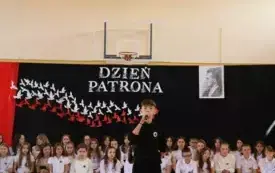 Święto Patrona w Publicznej Szkole Podstawowej im. Feliksa Szczęsnego Karnickiego w Chybicach 12