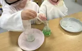 Warsztaty chemiczne w oddziale przedszkolnym &ndash; magia nauki na wyciągnięcie ręki 12