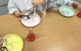 Warsztaty chemiczne w oddziale przedszkolnym &ndash; magia nauki na wyciągnięcie ręki 38