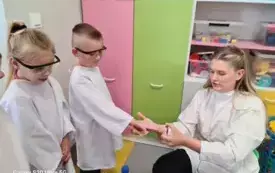 Warsztaty chemiczne w oddziale przedszkolnym &ndash; magia nauki na wyciągnięcie ręki 52