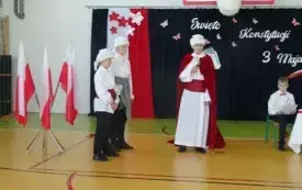Pamiętajmy, że znajomość przeszłości jest kluczem do budowania lepszej przyszłości! 44