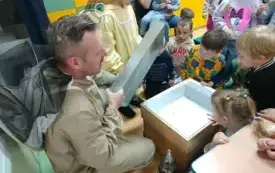 Z wizytą w świecie pszcz&oacute;ł &ndash; pasjonujące spotkanie w przedszkolu w Chybicach 10