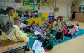 Z wizytą w świecie pszcz&oacute;ł &ndash; pasjonujące spotkanie w przedszkolu w Chybicach 15