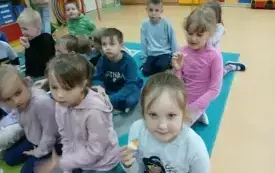 Z wizytą w świecie pszcz&oacute;ł &ndash; pasjonujące spotkanie w przedszkolu w Chybicach 18