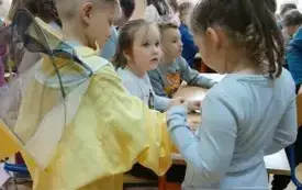 Z wizytą w świecie pszcz&oacute;ł &ndash; pasjonujące spotkanie w przedszkolu w Chybicach 27