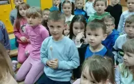 Z wizytą w świecie pszcz&oacute;ł &ndash; pasjonujące spotkanie w przedszkolu w Chybicach 30