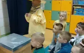Z wizytą w świecie pszcz&oacute;ł &ndash; pasjonujące spotkanie w przedszkolu w Chybicach 33