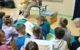 Z wizytą w świecie pszcz&oacute;ł &ndash; pasjonujące spotkanie w przedszkolu w Chybicach 39