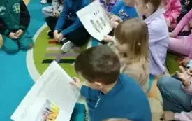 Z wizytą w świecie pszcz&oacute;ł &ndash; pasjonujące spotkanie w przedszkolu w Chybicach 42
