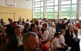 Dzień Mamy i Taty w klasach drugich&ndash; PSP Chybice 2