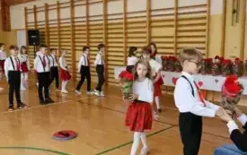 Dzień Mamy i Taty w klasach drugich&ndash; PSP Chybice 4