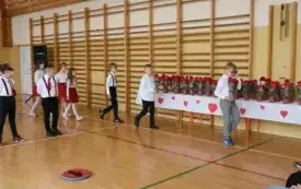 Dzień Mamy i Taty w klasach drugich&ndash; PSP Chybice 5