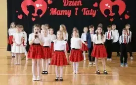 Dzień Mamy i Taty w klasach drugich&ndash; PSP Chybice 6