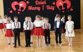 Dzień Mamy i Taty w klasach drugich&ndash; PSP Chybice 7