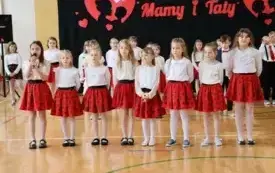 Dzień Mamy i Taty w klasach drugich&ndash; PSP Chybice 9