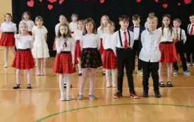 Dzień Mamy i Taty w klasach drugich&ndash; PSP Chybice 10