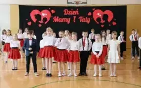 Dzień Mamy i Taty w klasach drugich&ndash; PSP Chybice 11