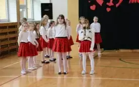 Dzień Mamy i Taty w klasach drugich&ndash; PSP Chybice 12