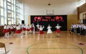 Dzień Mamy i Taty w klasach drugich&ndash; PSP Chybice 16