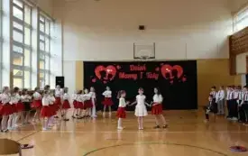 Dzień Mamy i Taty w klasach drugich&ndash; PSP Chybice 17