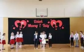 Dzień Mamy i Taty w klasach drugich&ndash; PSP Chybice 19