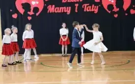 Dzień Mamy i Taty w klasach drugich&ndash; PSP Chybice 21