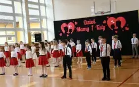 Dzień Mamy i Taty w klasach drugich&ndash; PSP Chybice 27