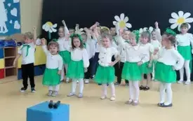 Dzień Mamy i Taty w grupach przedszkolnych w PSP w Chybicach 7